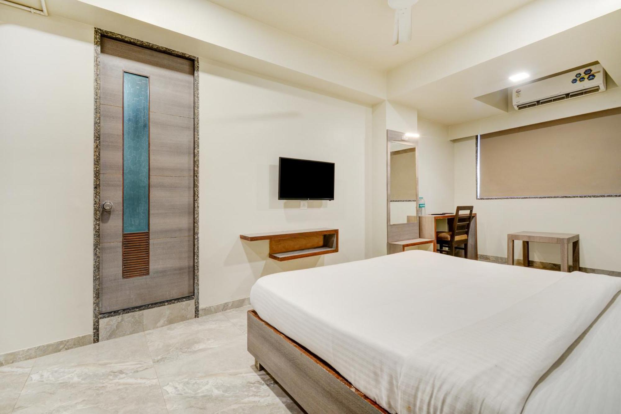 Hotel Desert Inn Tharad Екстер'єр фото
