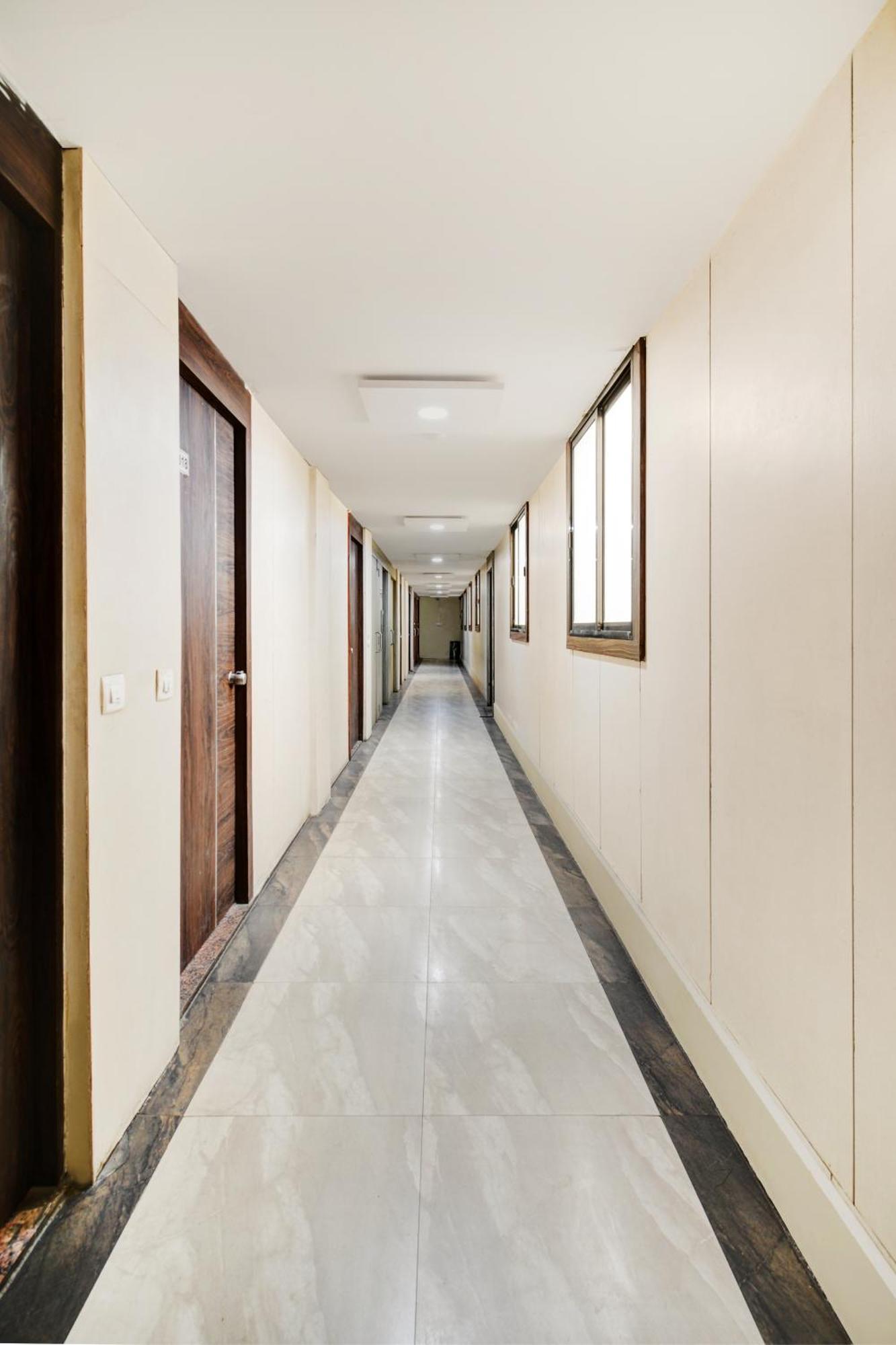 Hotel Desert Inn Tharad Екстер'єр фото