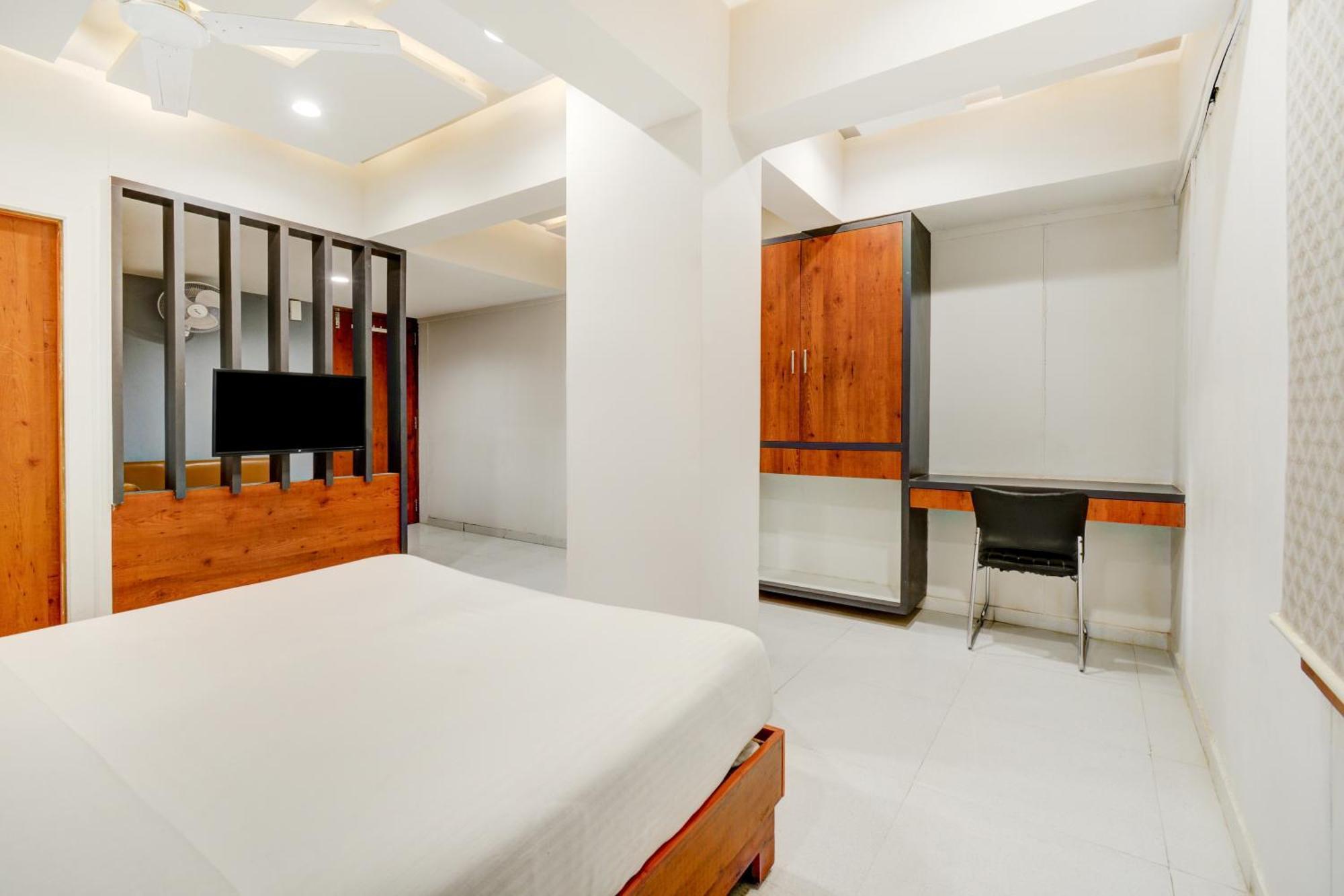 Hotel Desert Inn Tharad Екстер'єр фото