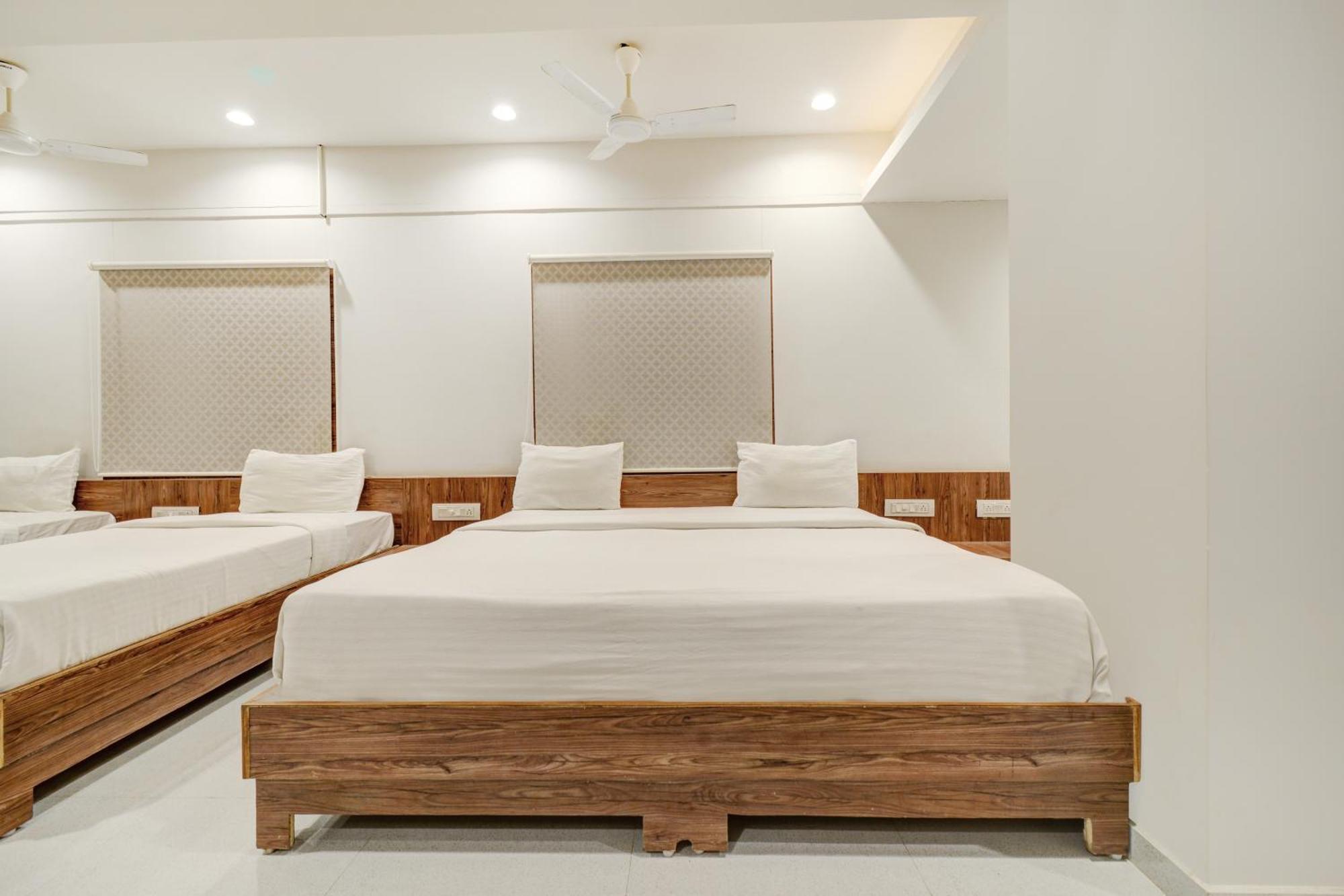 Hotel Desert Inn Tharad Екстер'єр фото