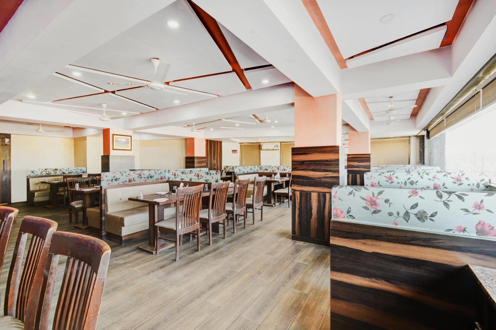 Hotel Desert Inn Tharad Екстер'єр фото