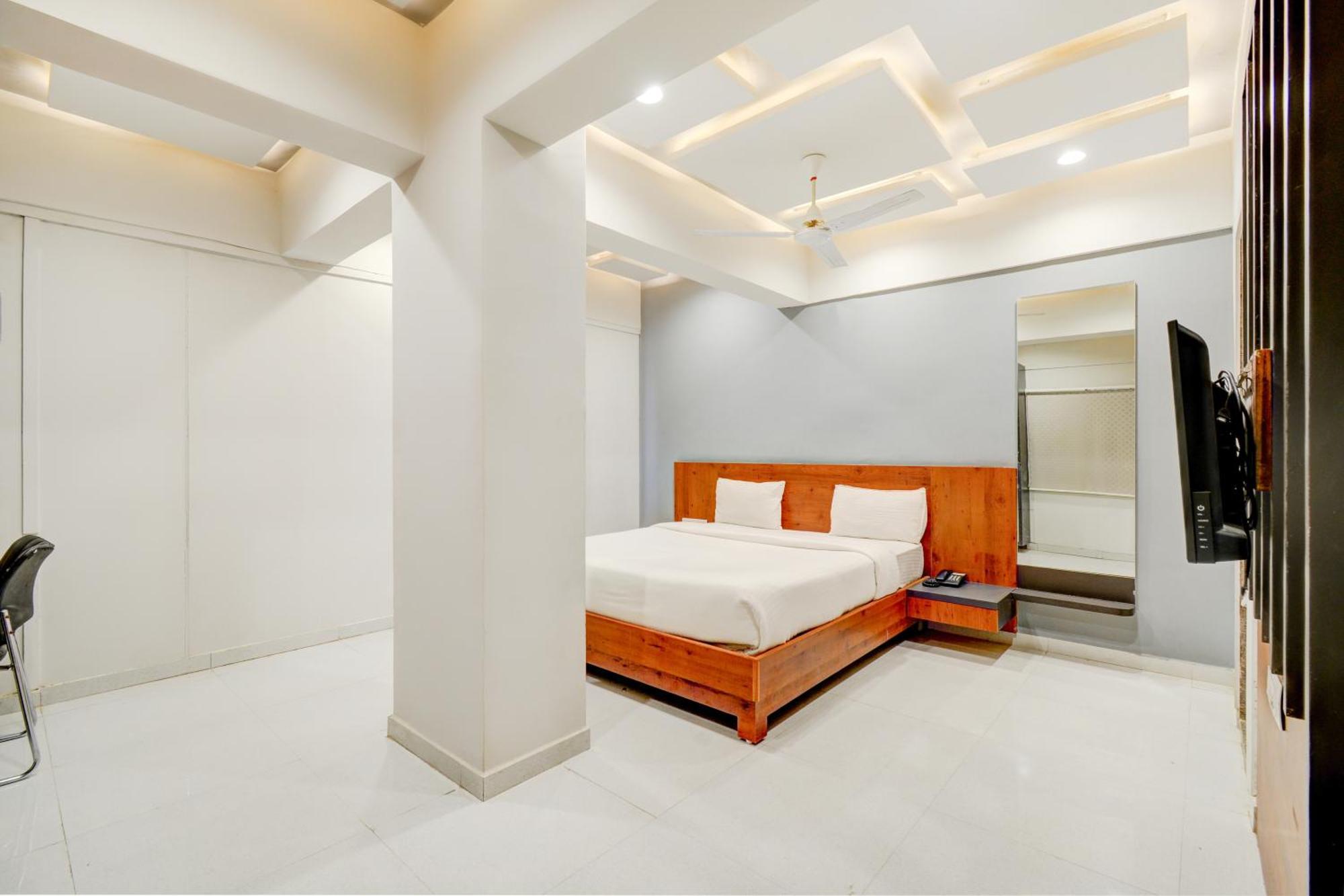 Hotel Desert Inn Tharad Екстер'єр фото
