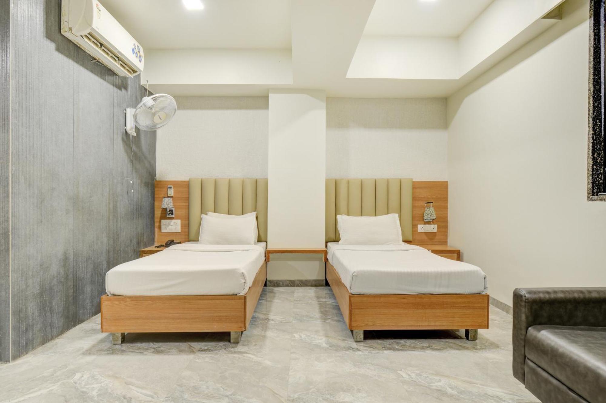 Hotel Desert Inn Tharad Екстер'єр фото