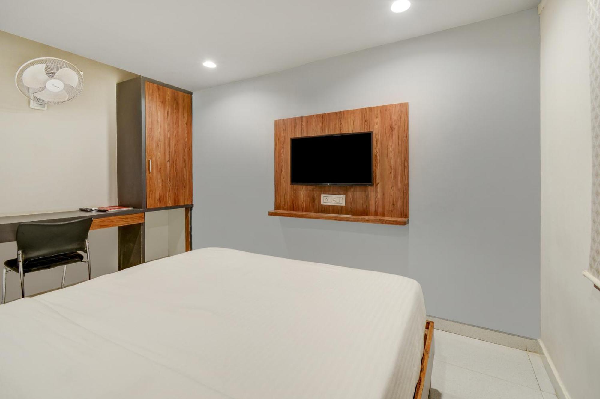 Hotel Desert Inn Tharad Екстер'єр фото