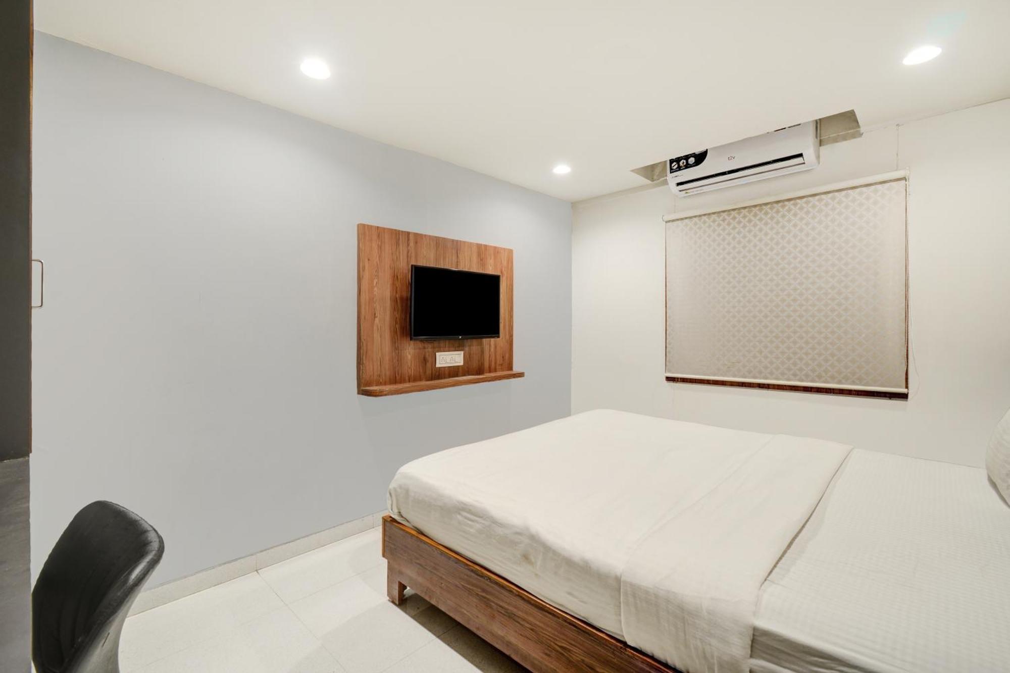 Hotel Desert Inn Tharad Екстер'єр фото